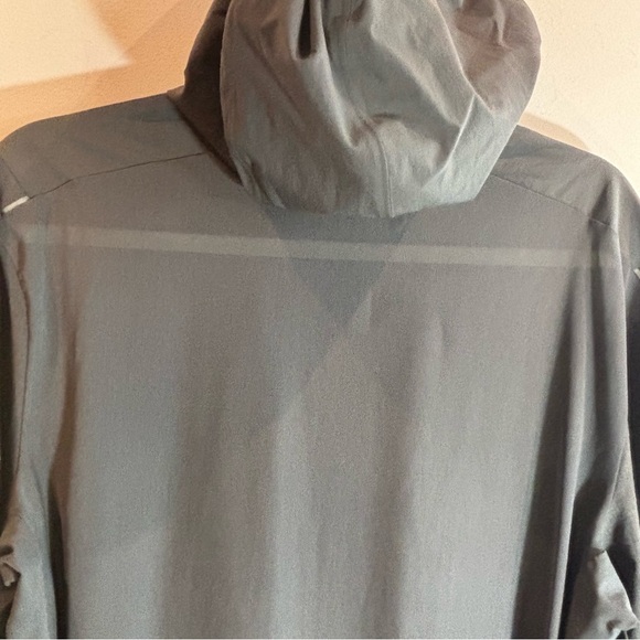 LULULEMON Sz L Fuel The Track Half Zip Hooded Vented Packable Top - Picture 13 of 15